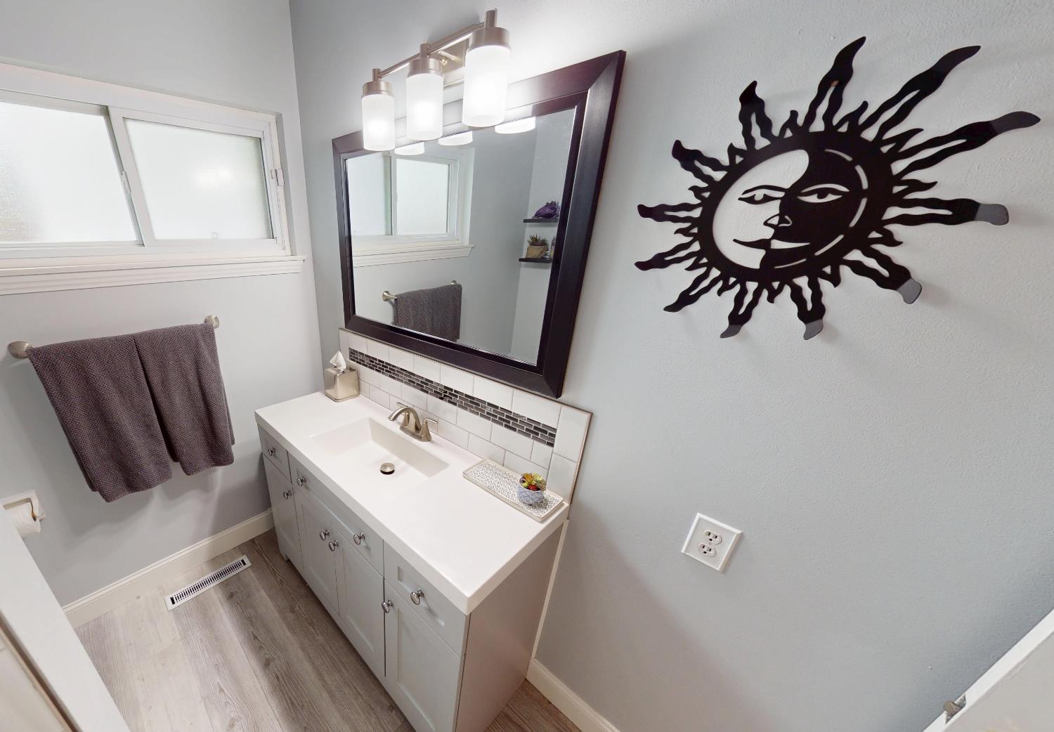 5755 N Pleasant Ave, Fresno, CA 93711