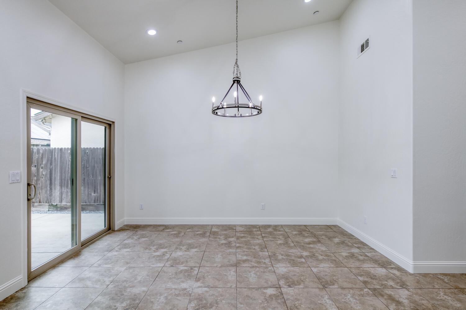 6808 W Lucas Dr, Fresno, CA 93722