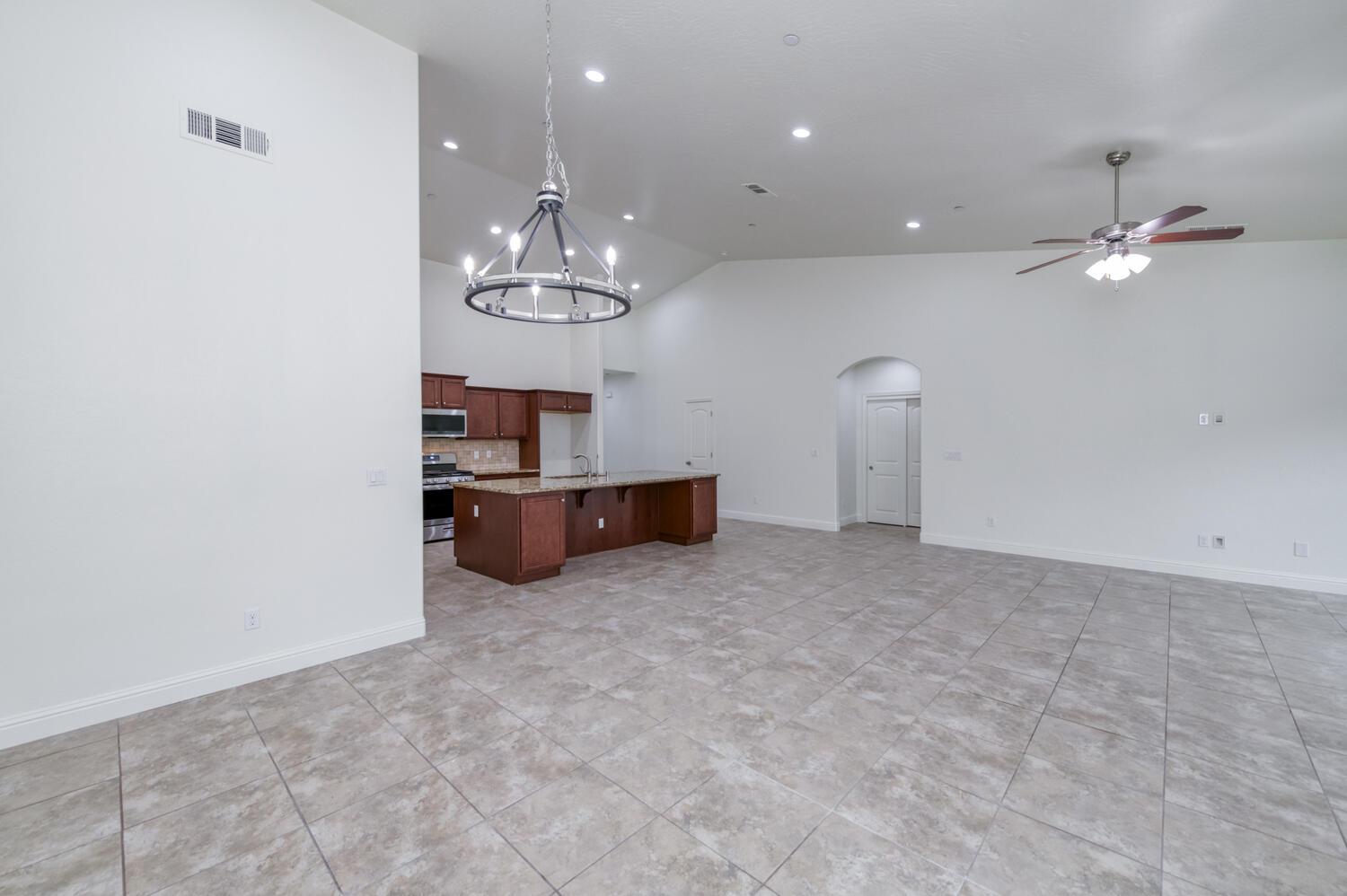 6808 W Lucas Dr, Fresno, CA 93722