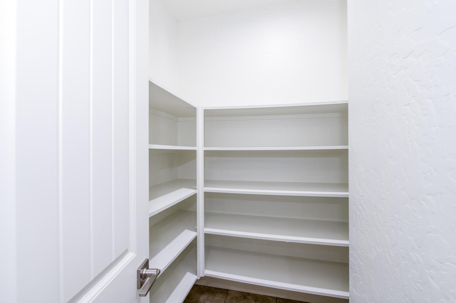 6808 W Lucas Dr, Fresno, CA 93722