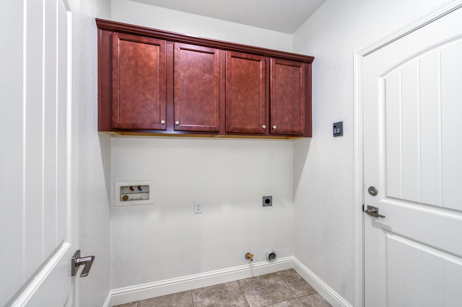 6808 W Lucas Dr, Fresno, CA 93722