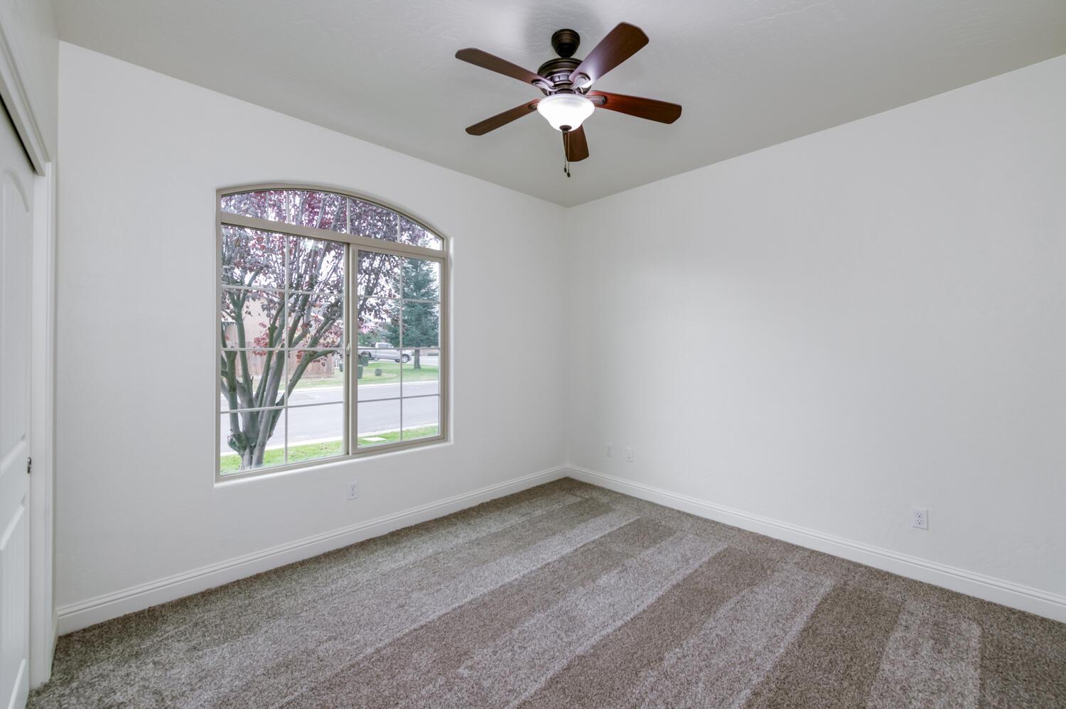 6808 W Lucas Dr, Fresno, CA 93722