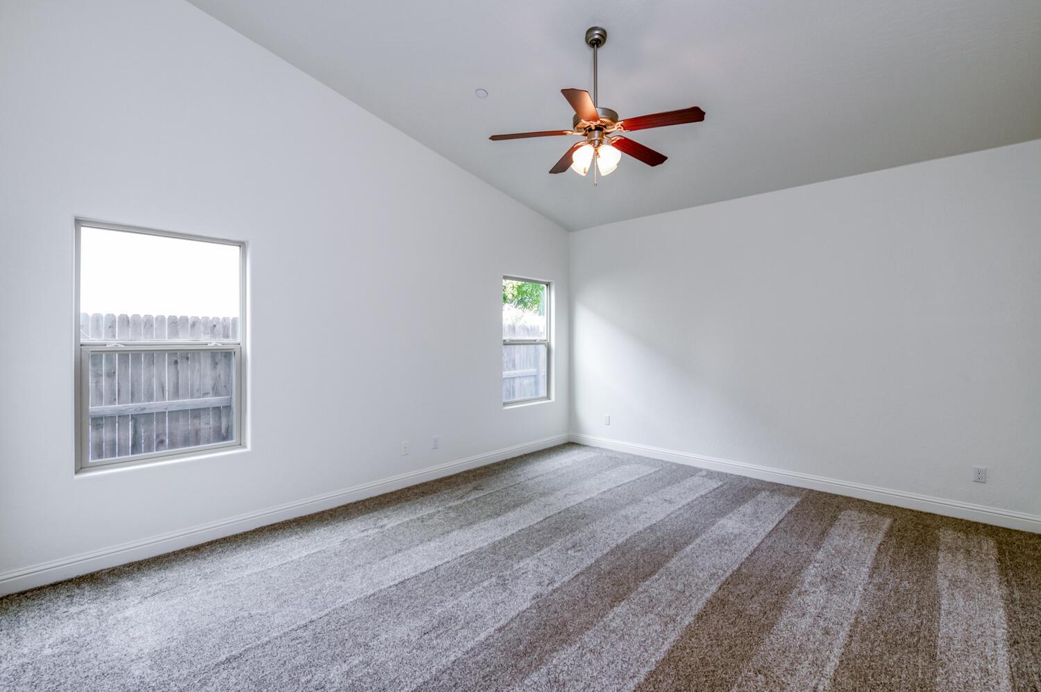 6808 W Lucas Dr, Fresno, CA 93722