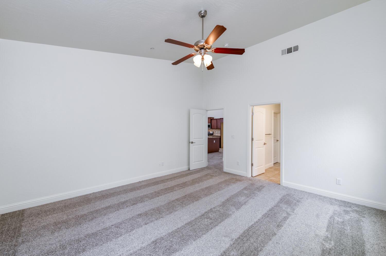 6808 W Lucas Dr, Fresno, CA 93722