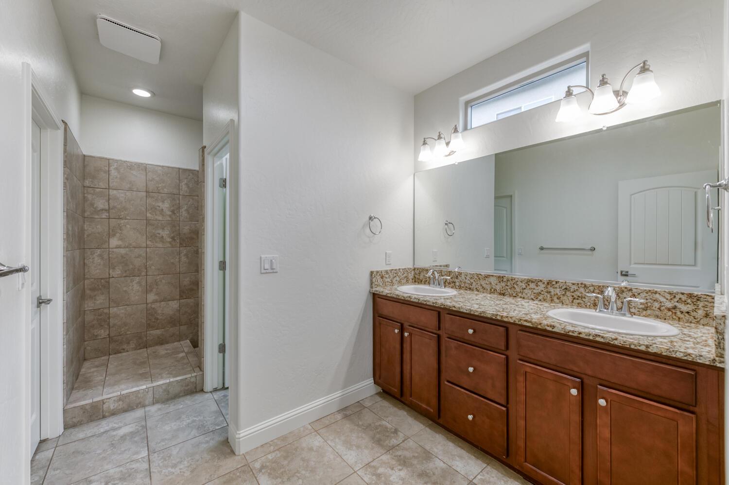 6808 W Lucas Dr, Fresno, CA 93722