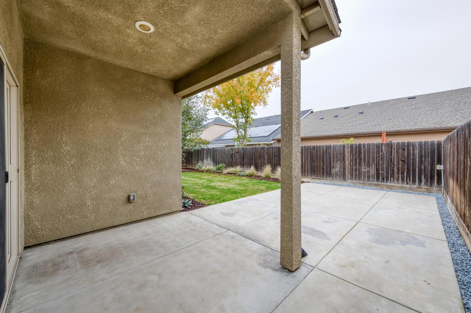 6808 W Lucas Dr, Fresno, CA 93722