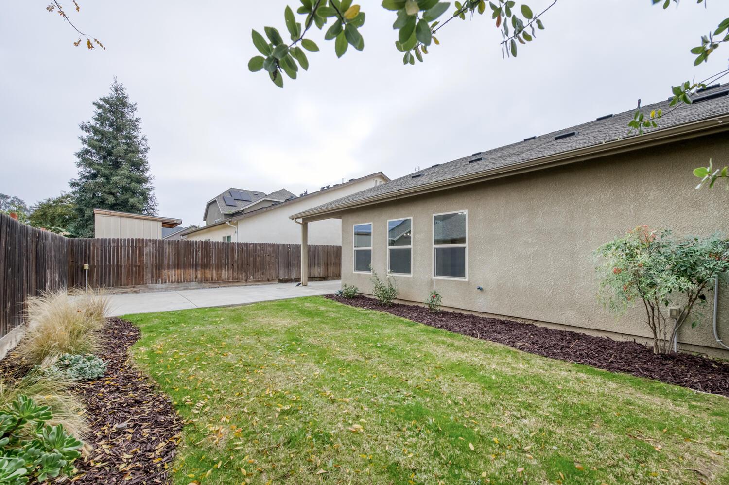 6808 W Lucas Dr, Fresno, CA 93722