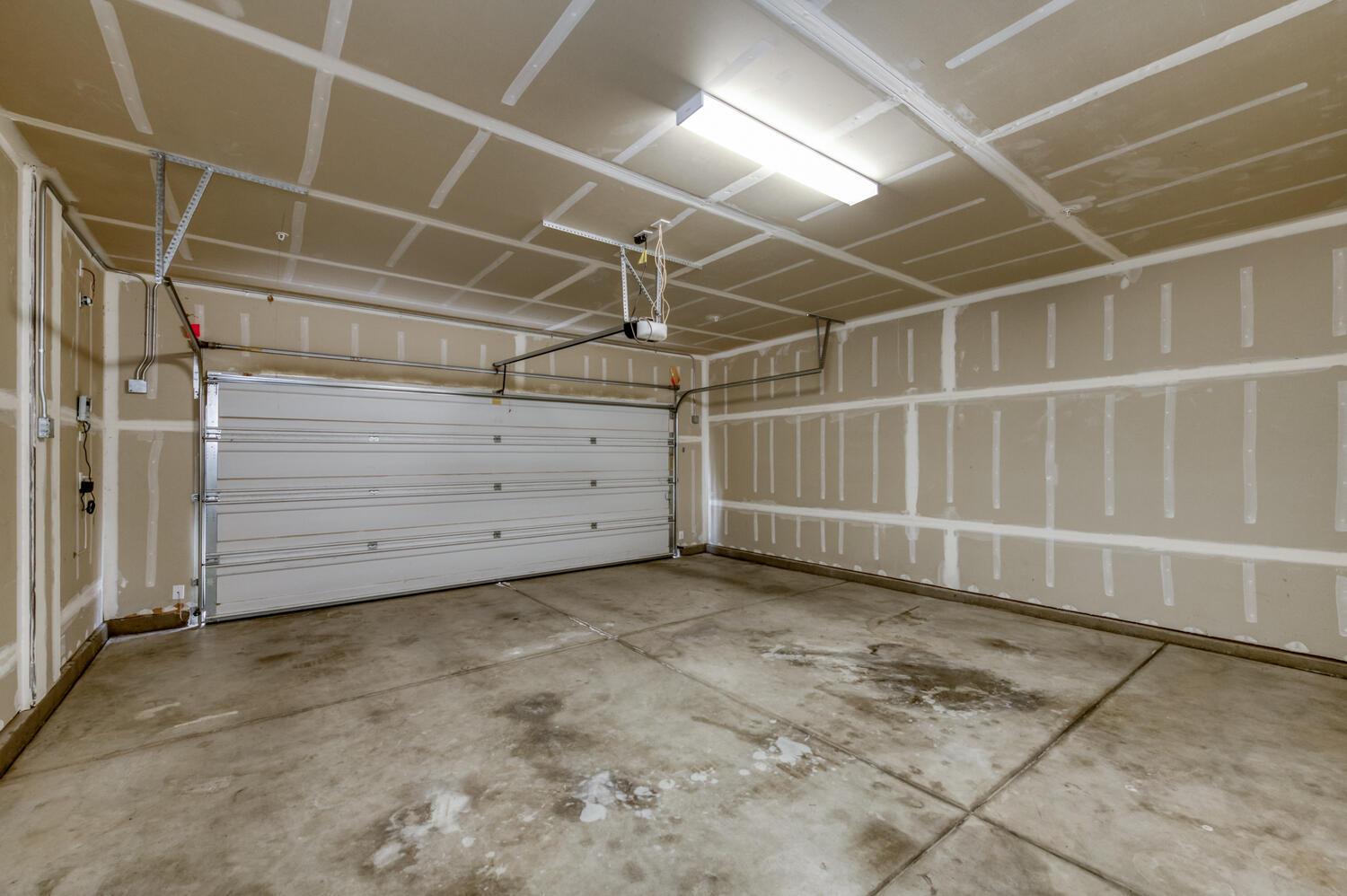 6808 W Lucas Dr, Fresno, CA 93722