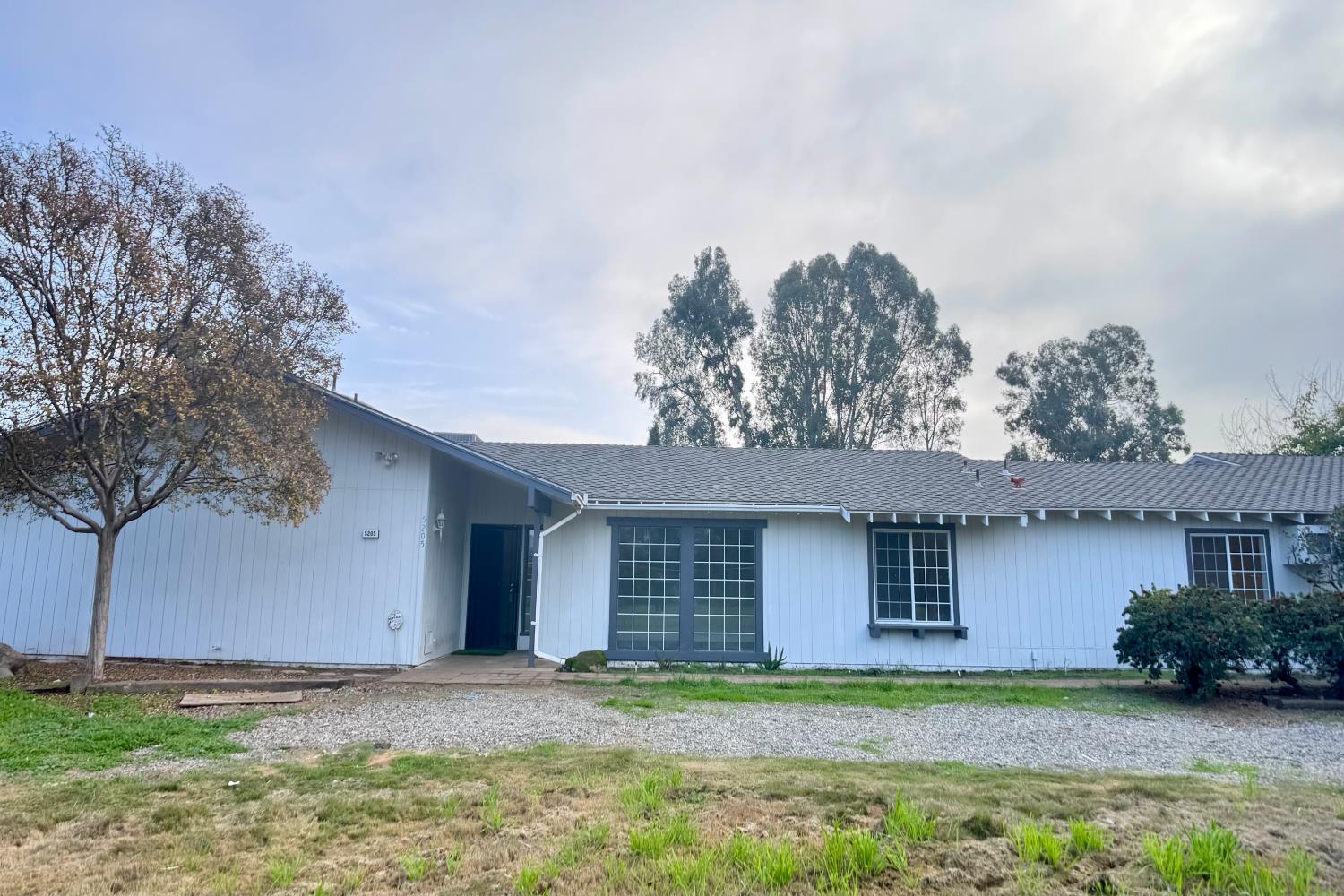 5205 W Lamona Ave, Fresno, CA 93722