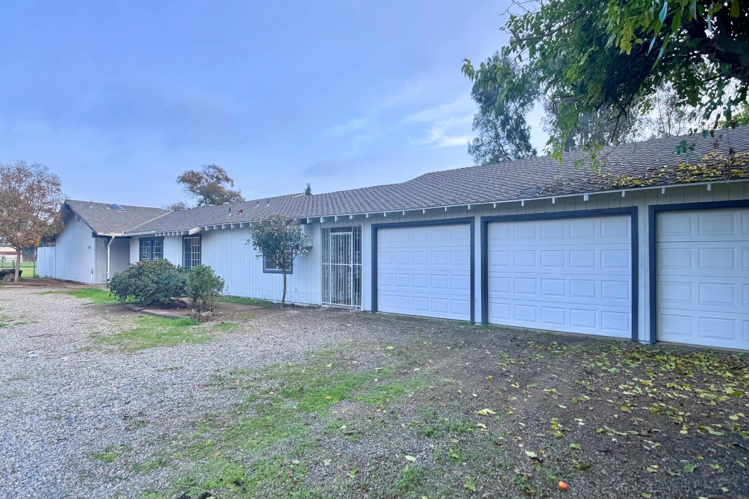 5205 W Lamona Ave, Fresno, CA 93722