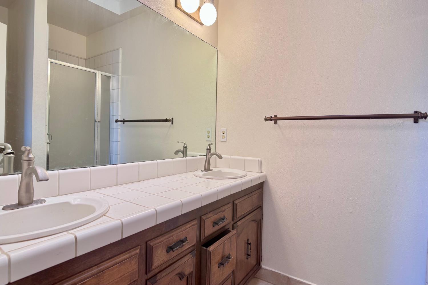 5205 W Lamona Ave, Fresno, CA 93722