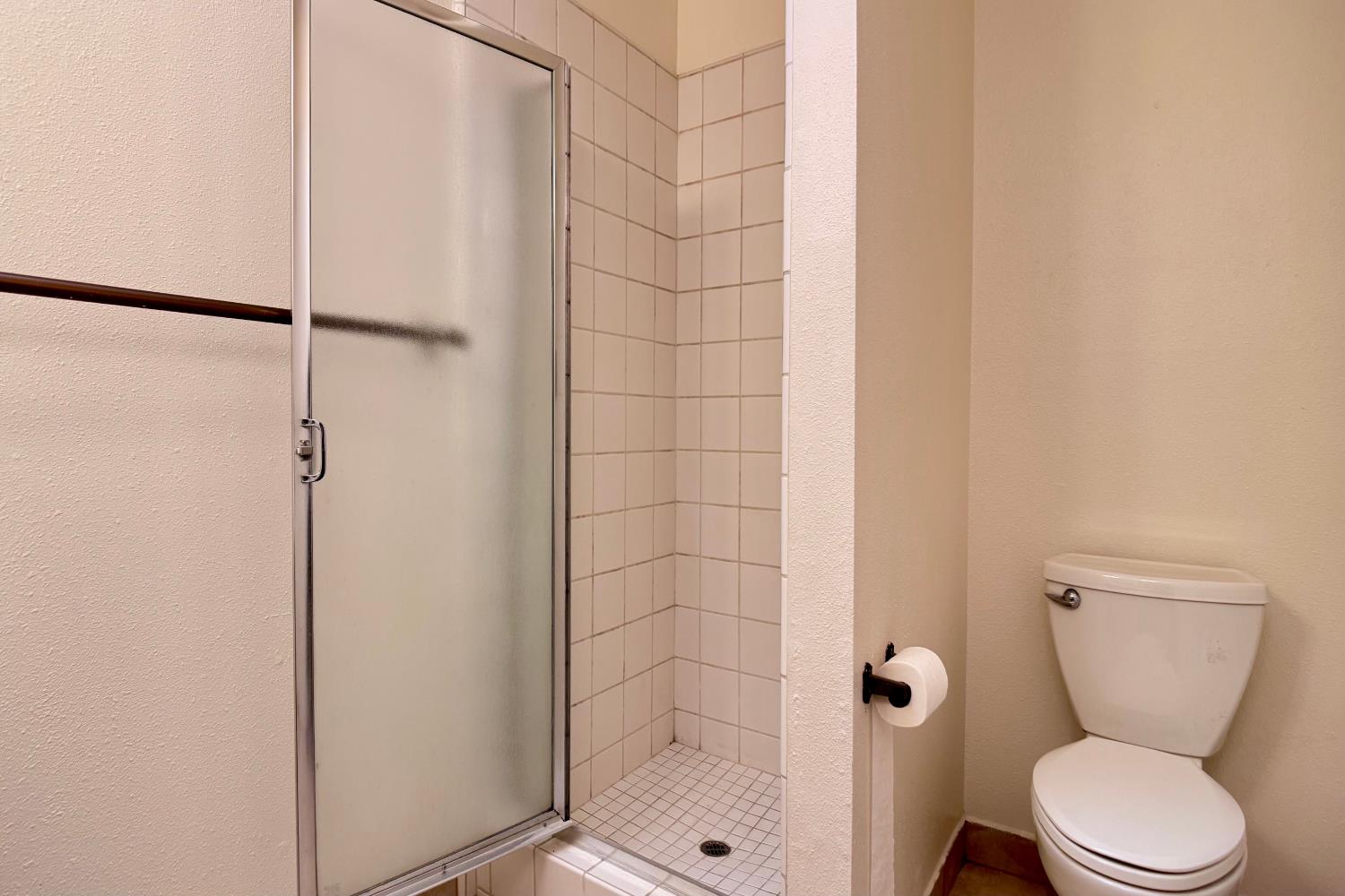 5205 W Lamona Ave, Fresno, CA 93722