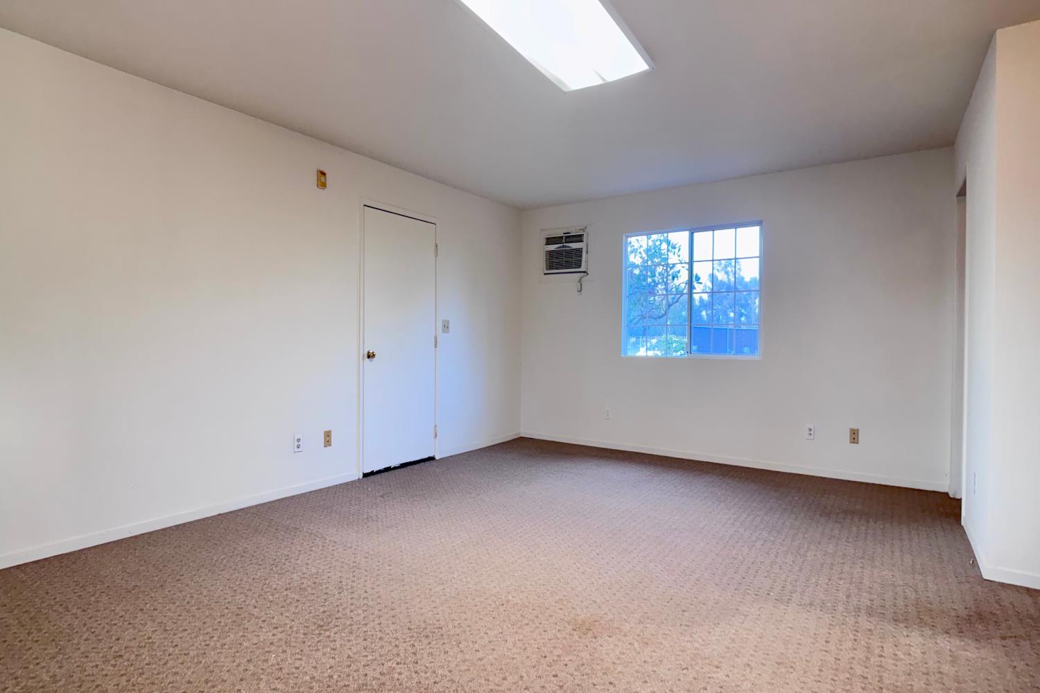 5205 W Lamona Ave, Fresno, CA 93722