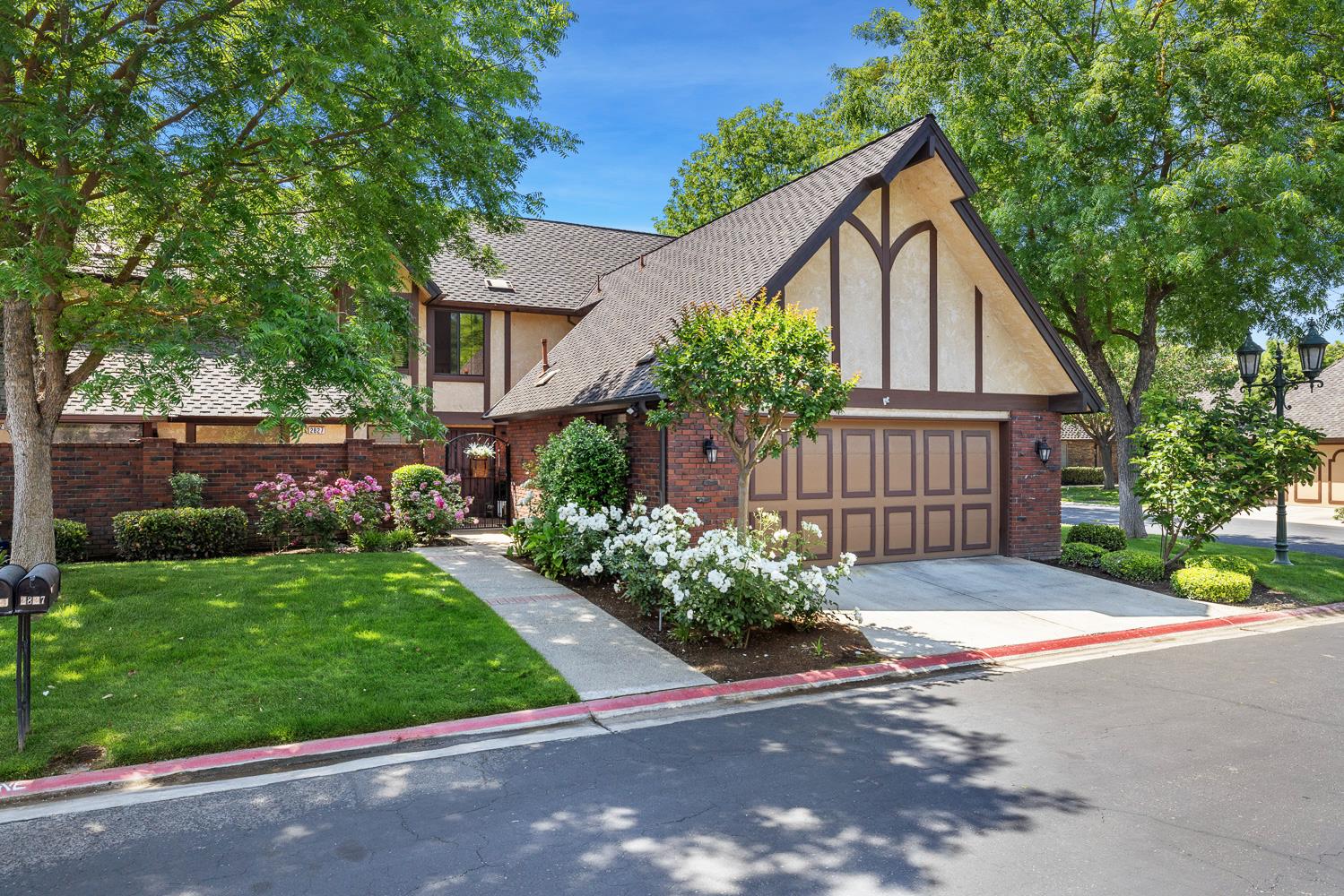 2827 W Compton Ct, Fresno, CA 93711