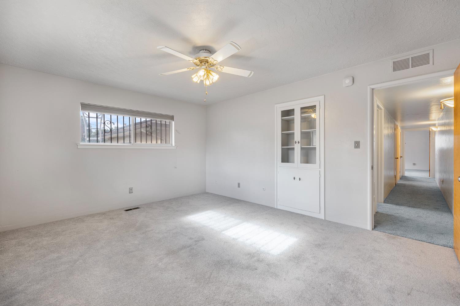 4948 E Townsend Ave, Fresno, CA 93727