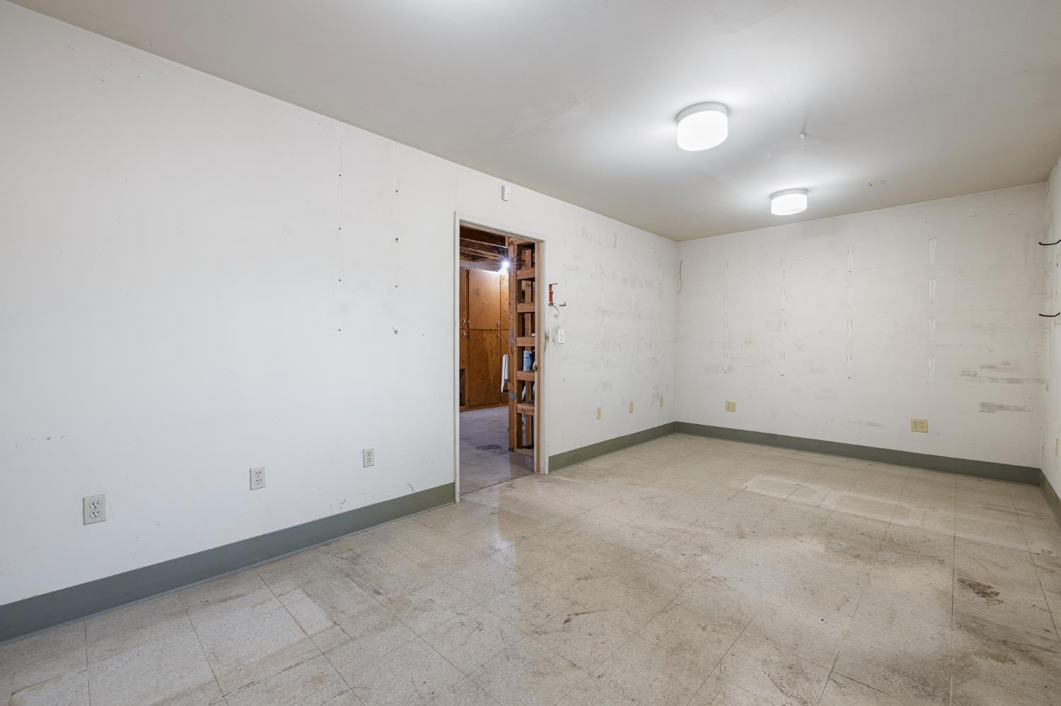 4948 E Townsend Ave, Fresno, CA 93727