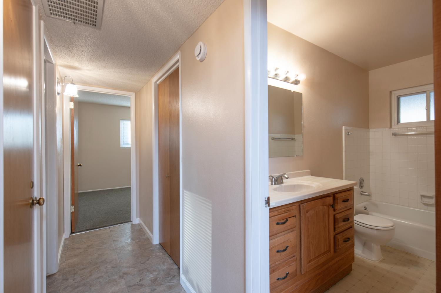 16 E Eden, Fresno, CA 93706