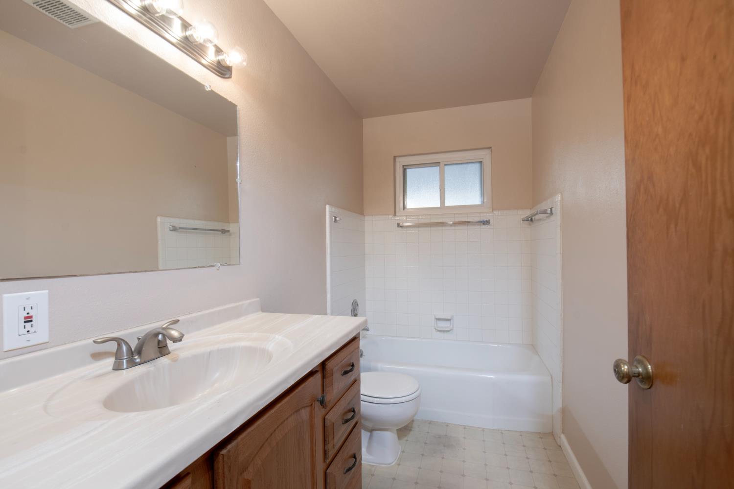 16 E Eden, Fresno, CA 93706