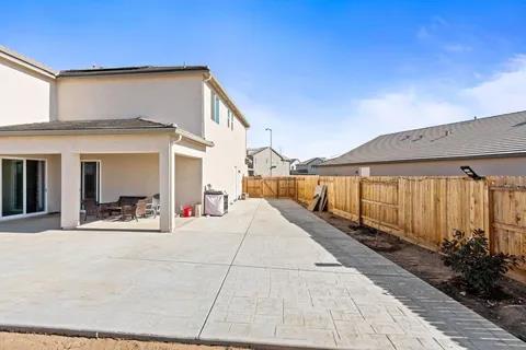 2027 N Bliss Ave, Fresno, CA 93727