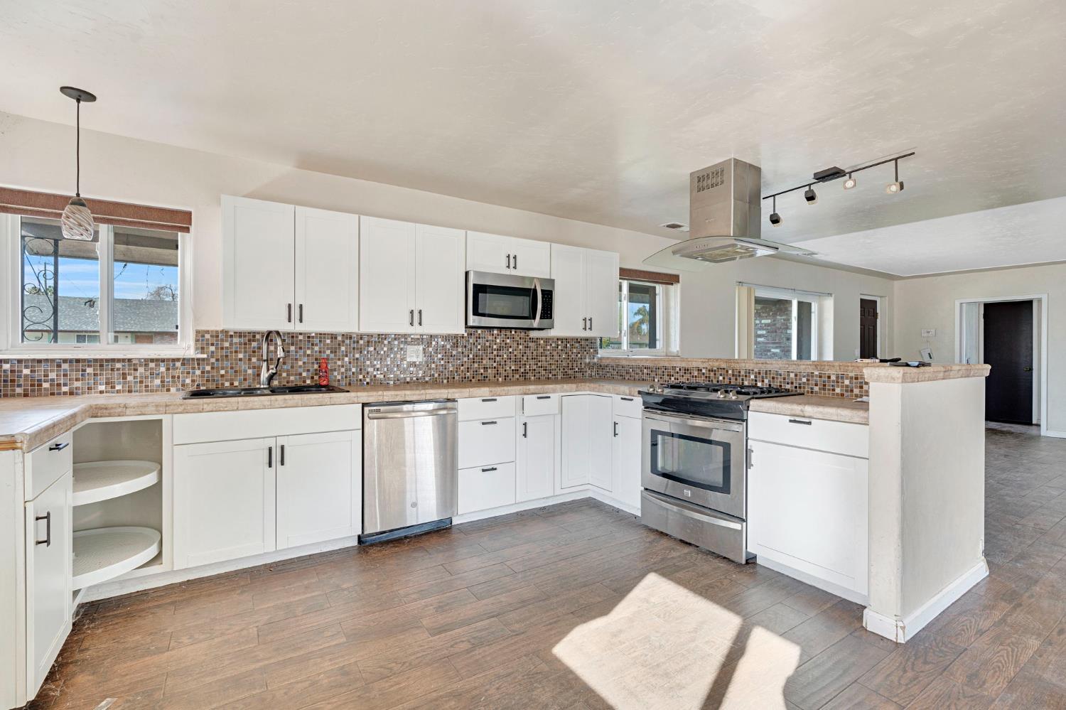 2146 N Maple Ave, Fresno, CA 93703