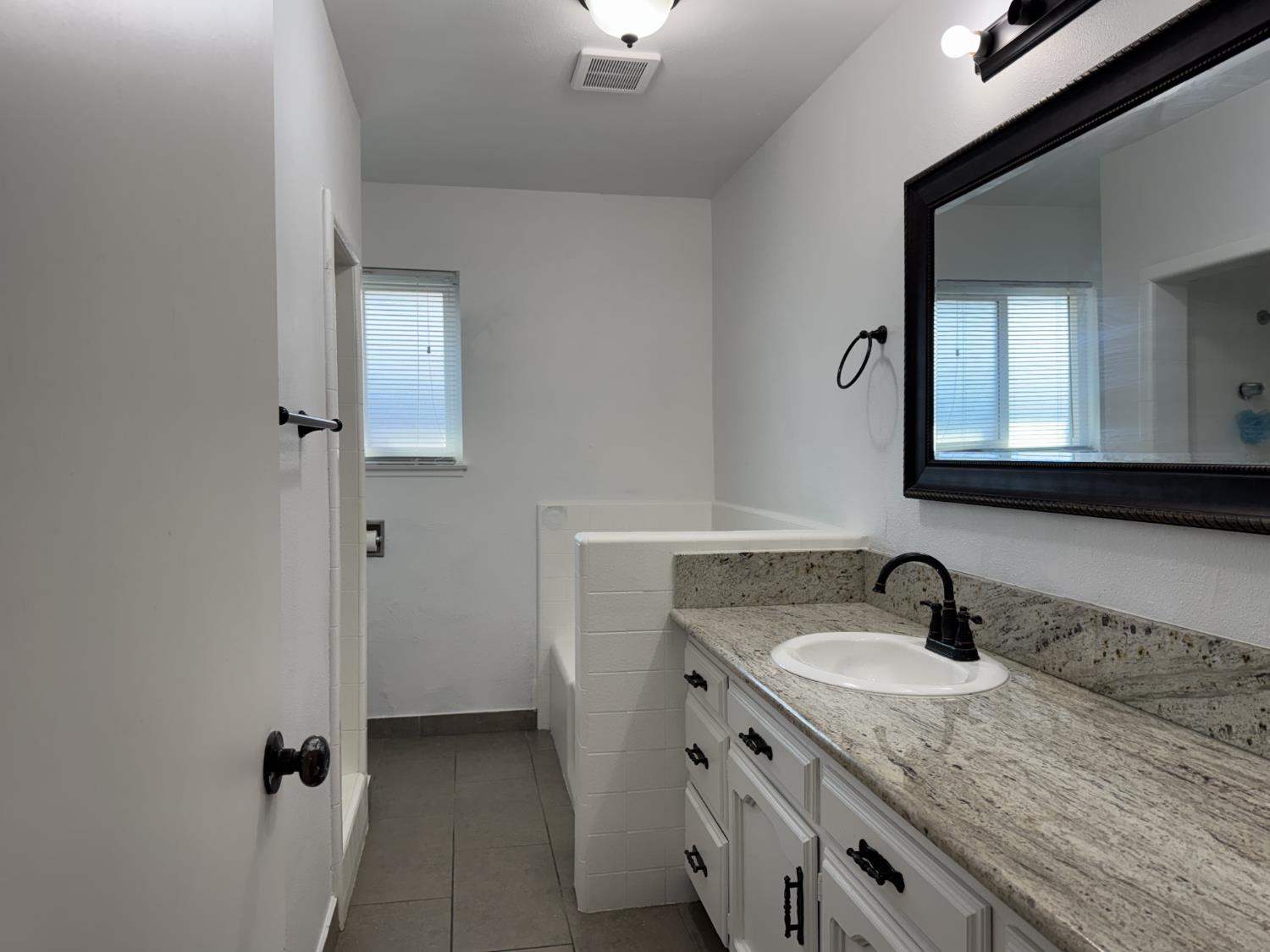 1128 W Michigan Ave, Fresno, CA 93705