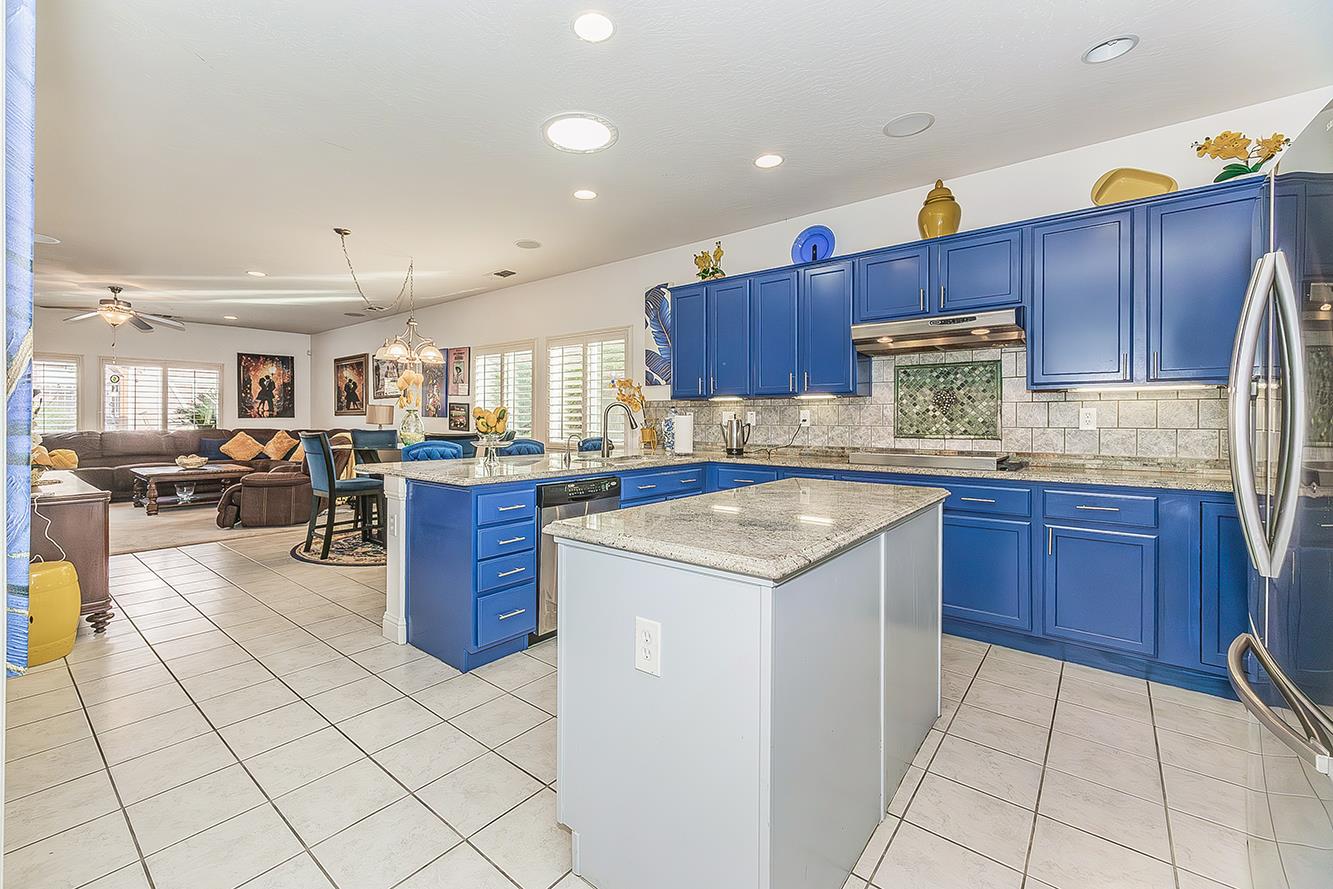 5869 E Mono St, Fresno, CA 93727