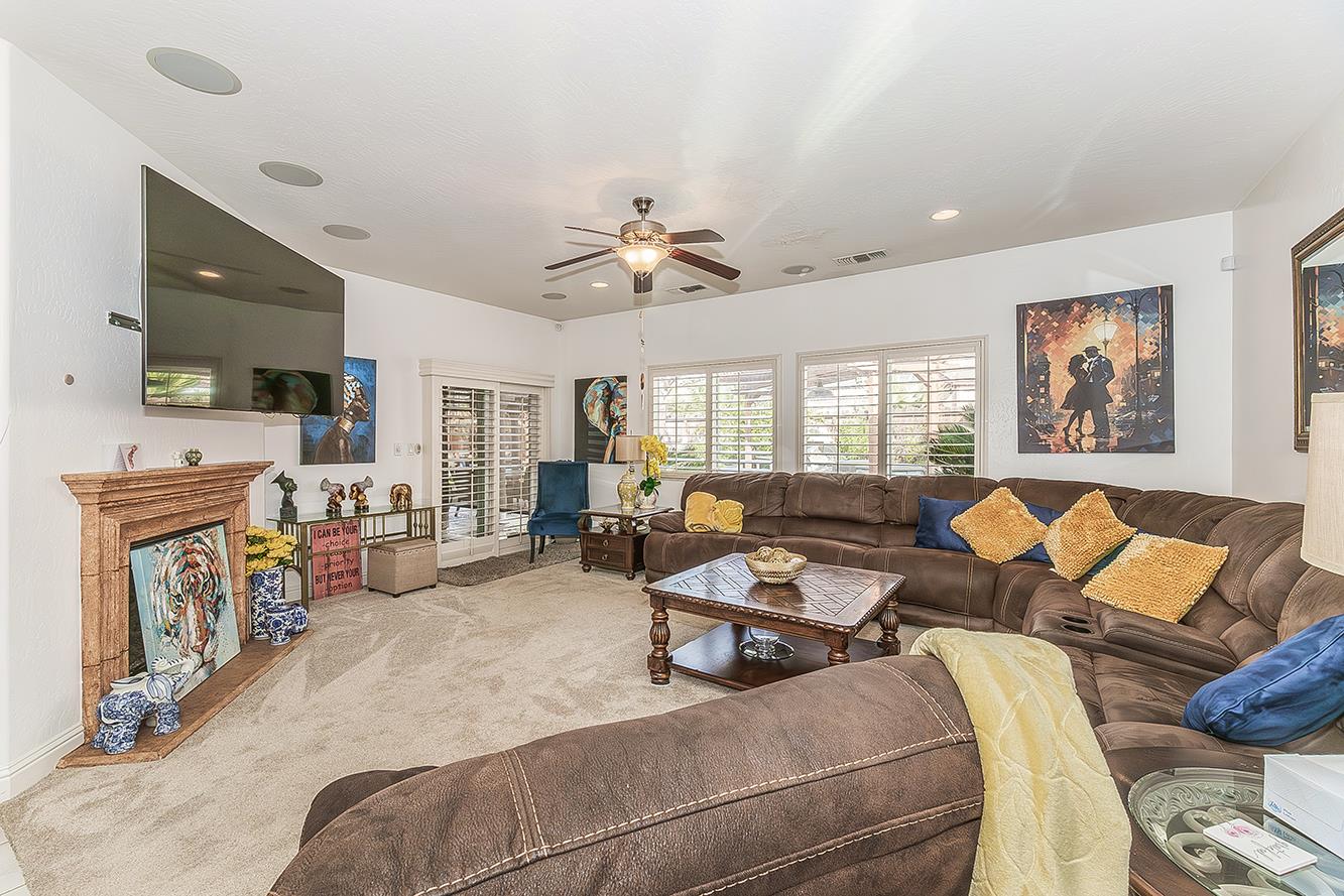 5869 E Mono St, Fresno, CA 93727