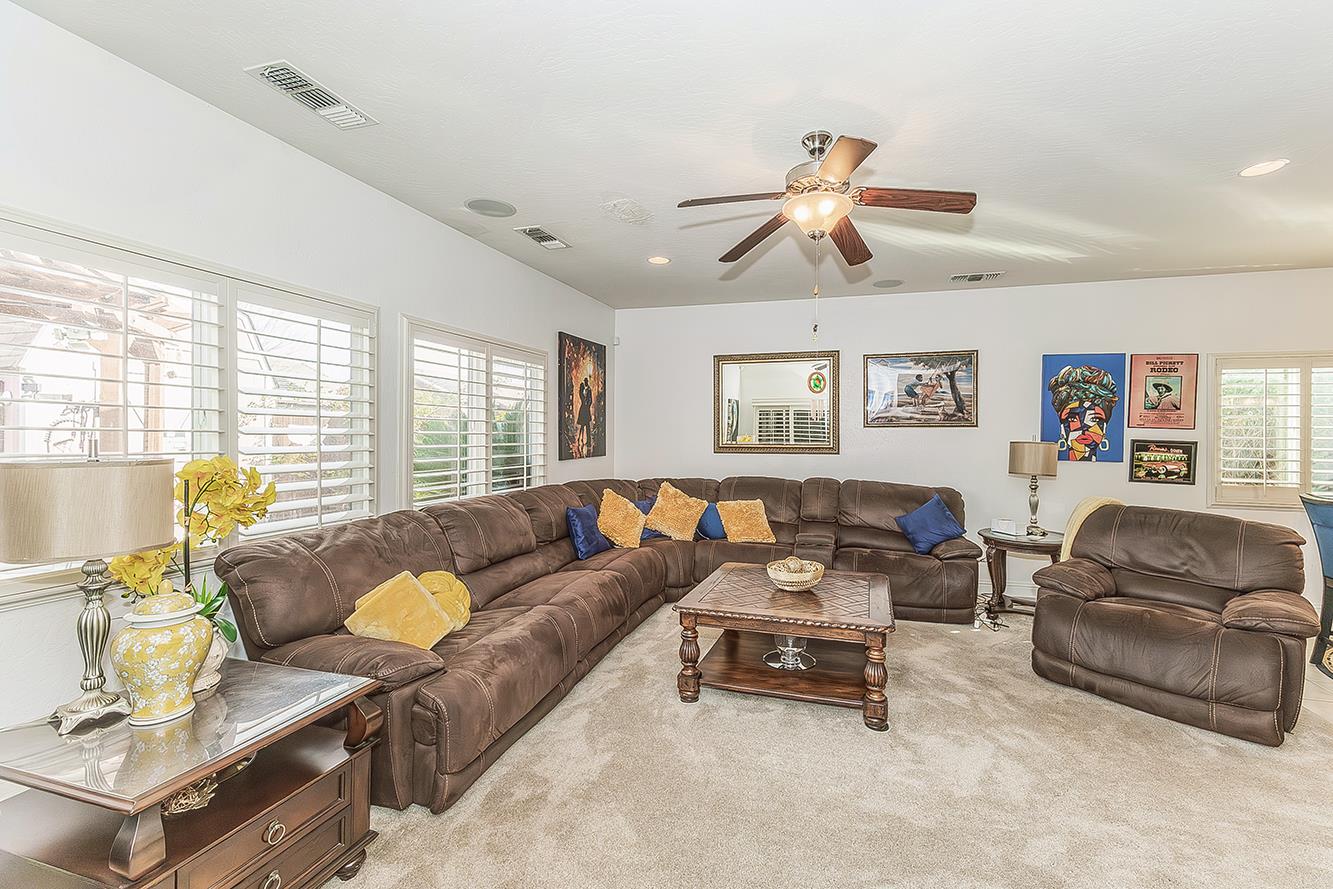 5869 E Mono St, Fresno, CA 93727