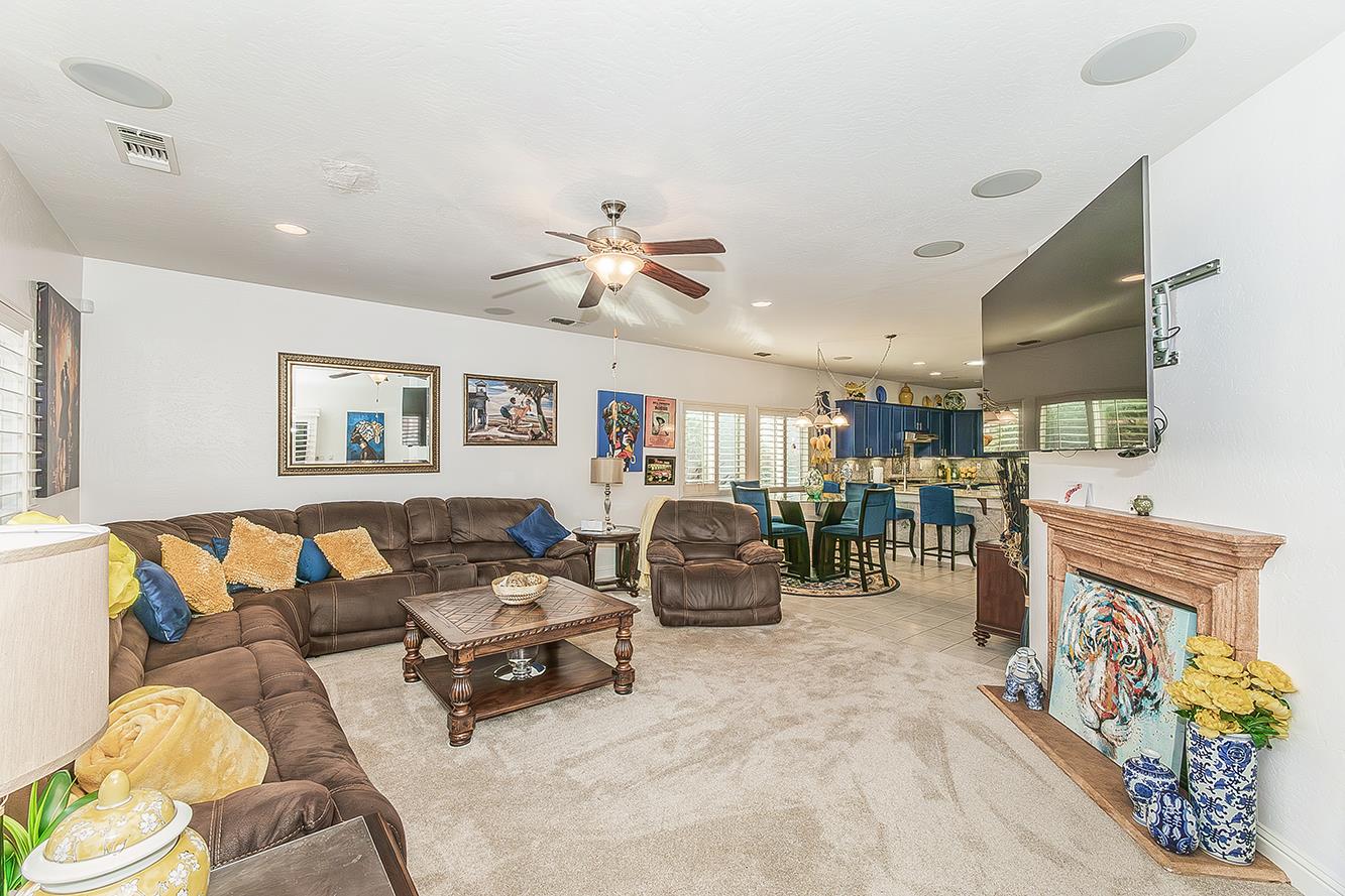 5869 E Mono St, Fresno, CA 93727