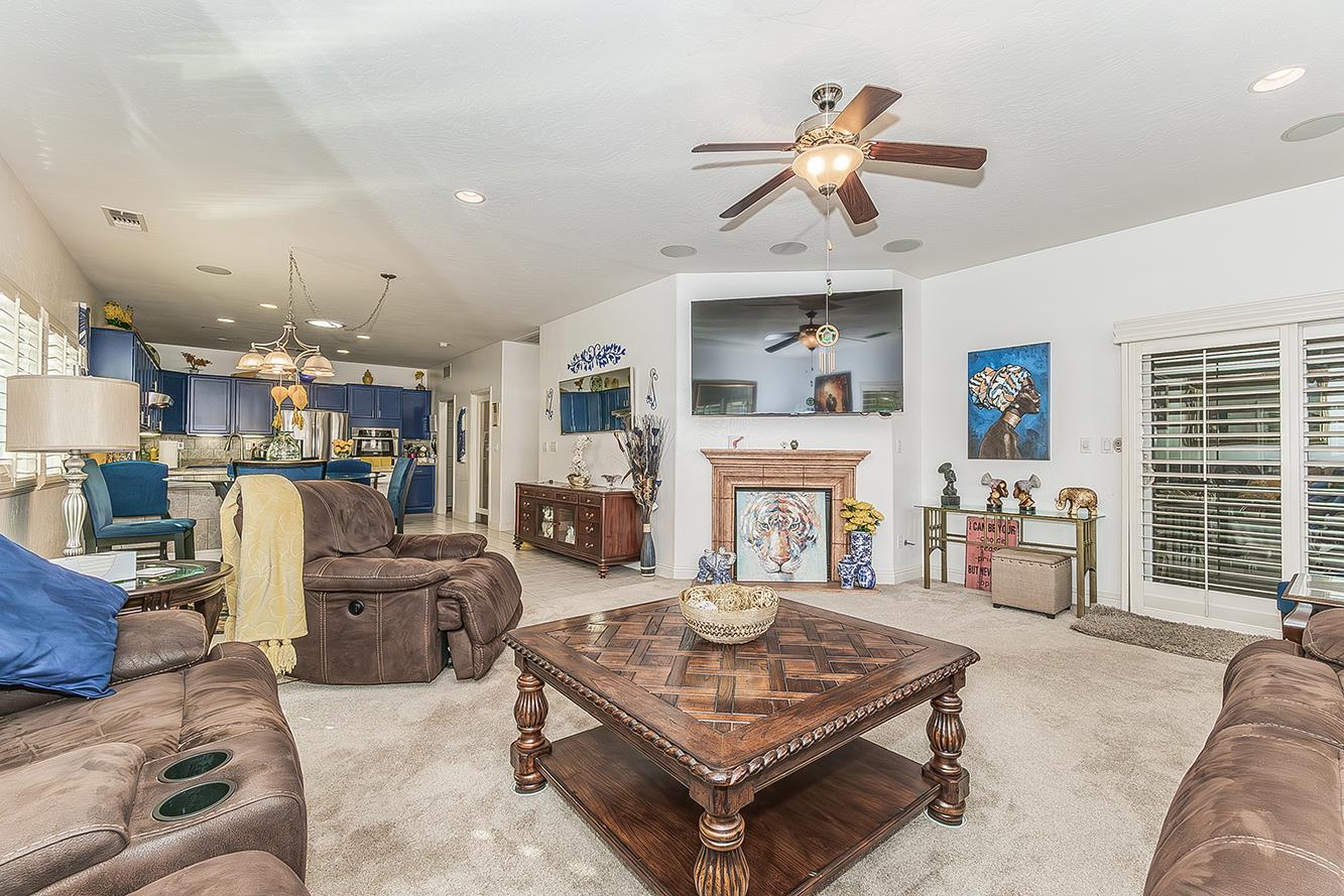 5869 E Mono St, Fresno, CA 93727