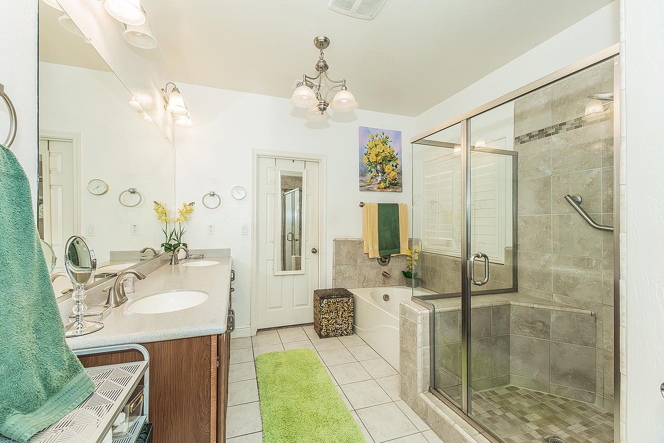 5869 E Mono St, Fresno, CA 93727