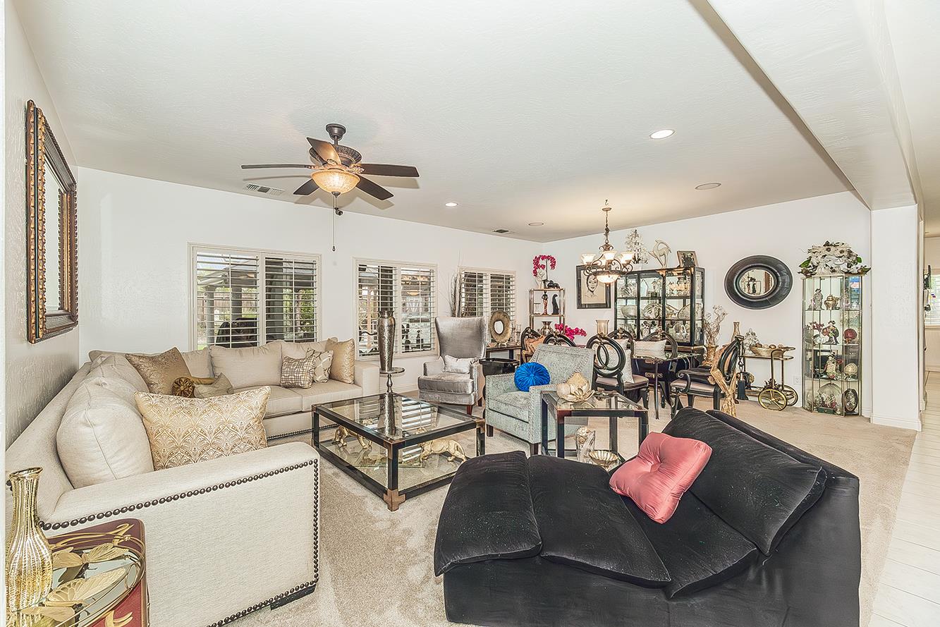 5869 E Mono St, Fresno, CA 93727