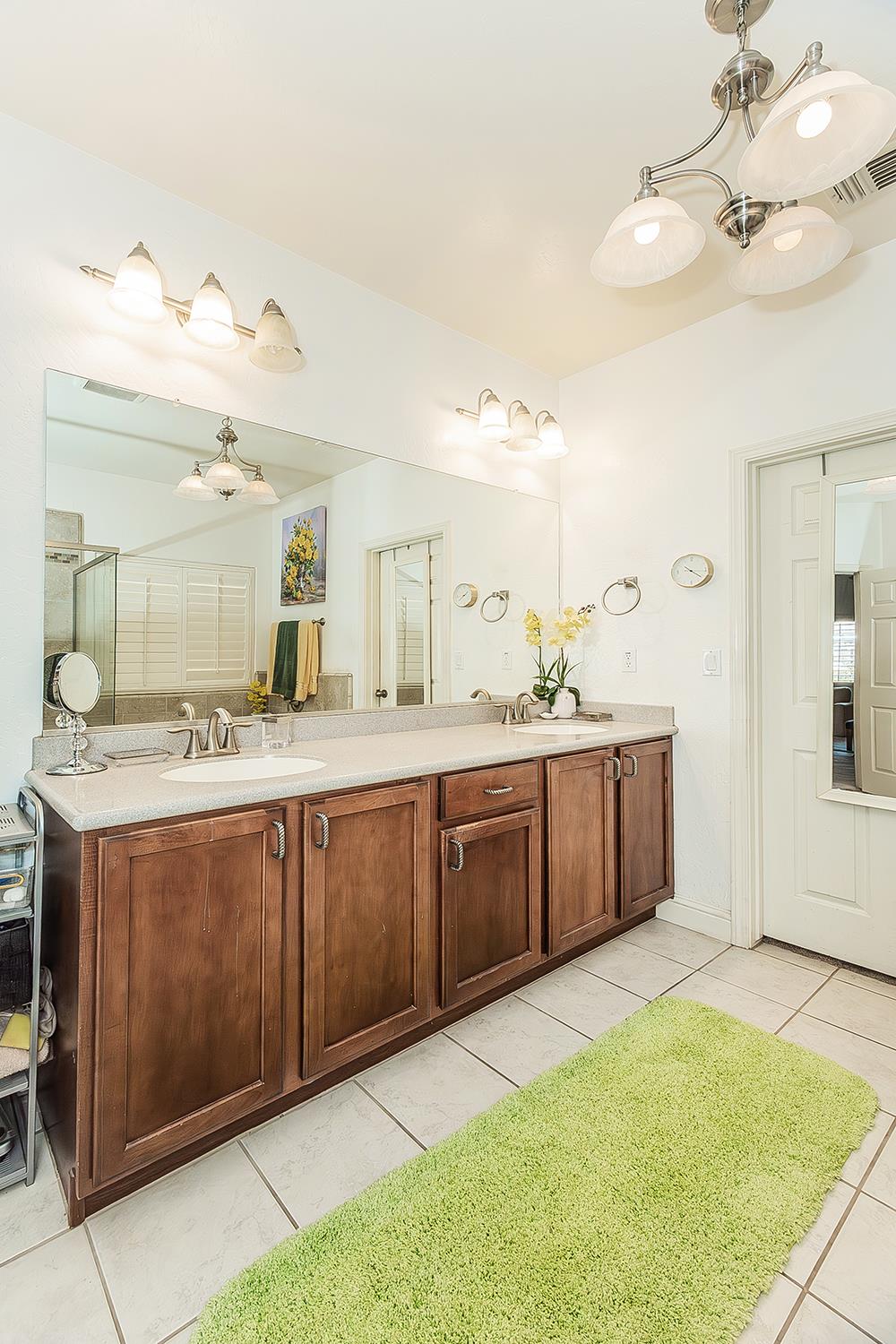 5869 E Mono St, Fresno, CA 93727