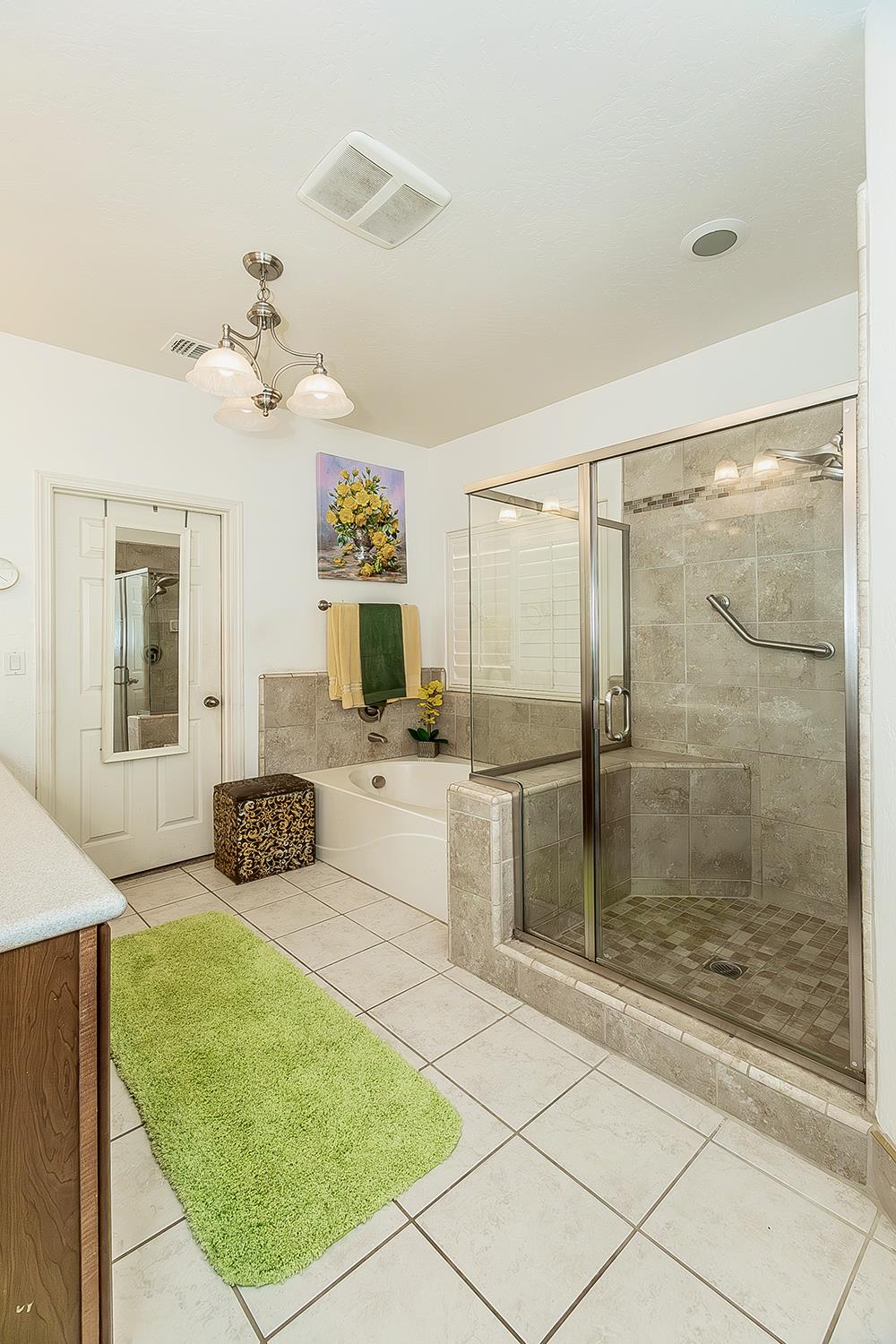 5869 E Mono St, Fresno, CA 93727