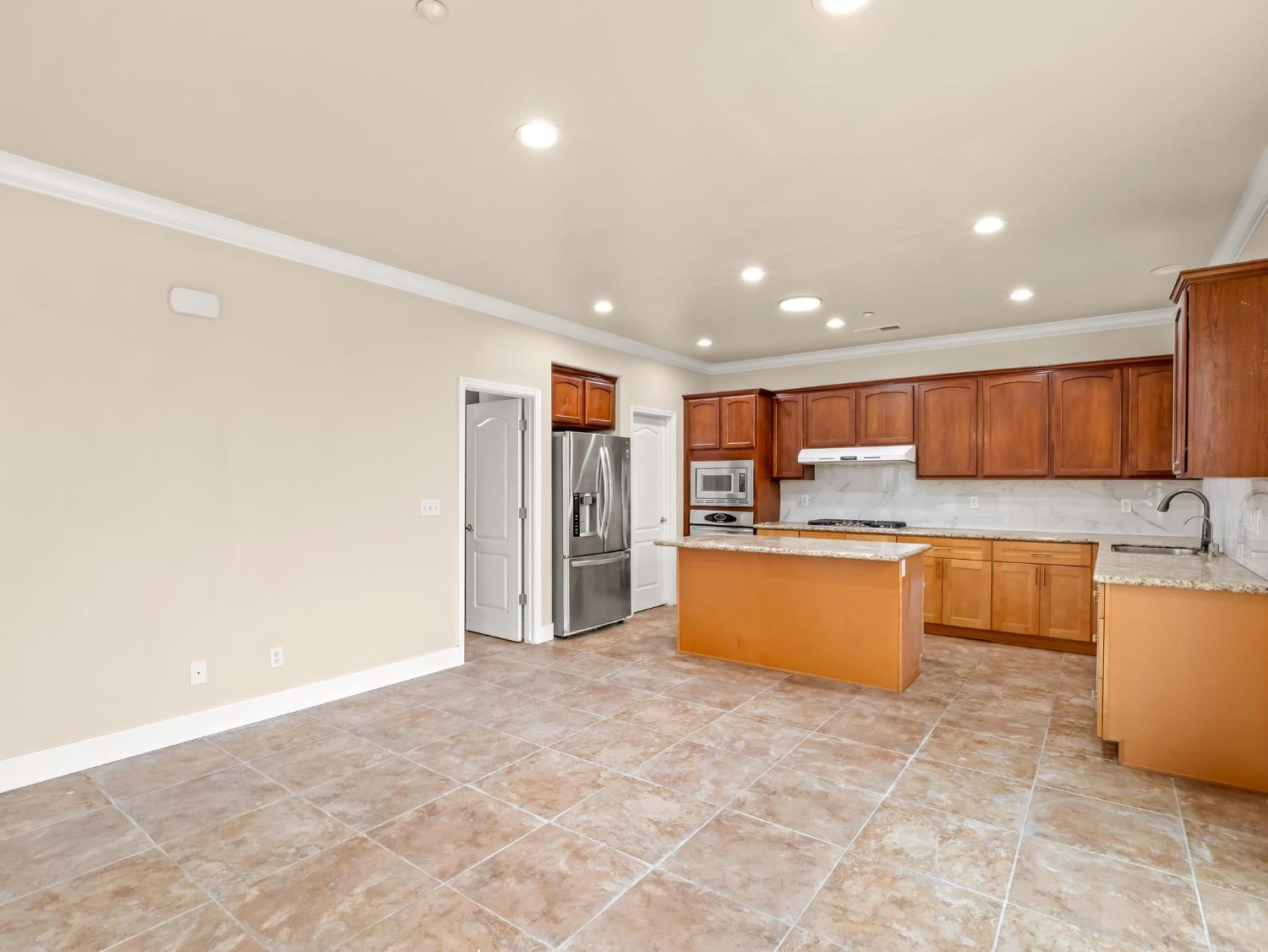 257 S Lead Ave, Fresno, CA 93706