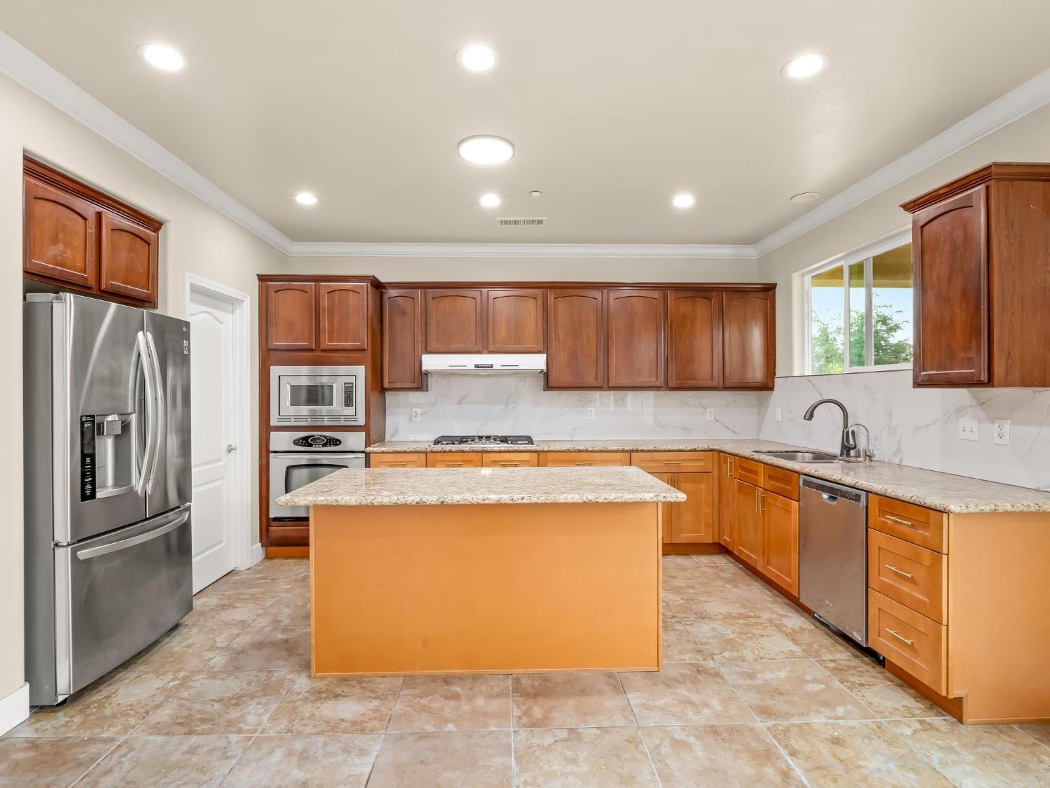 257 S Lead Ave, Fresno, CA 93706