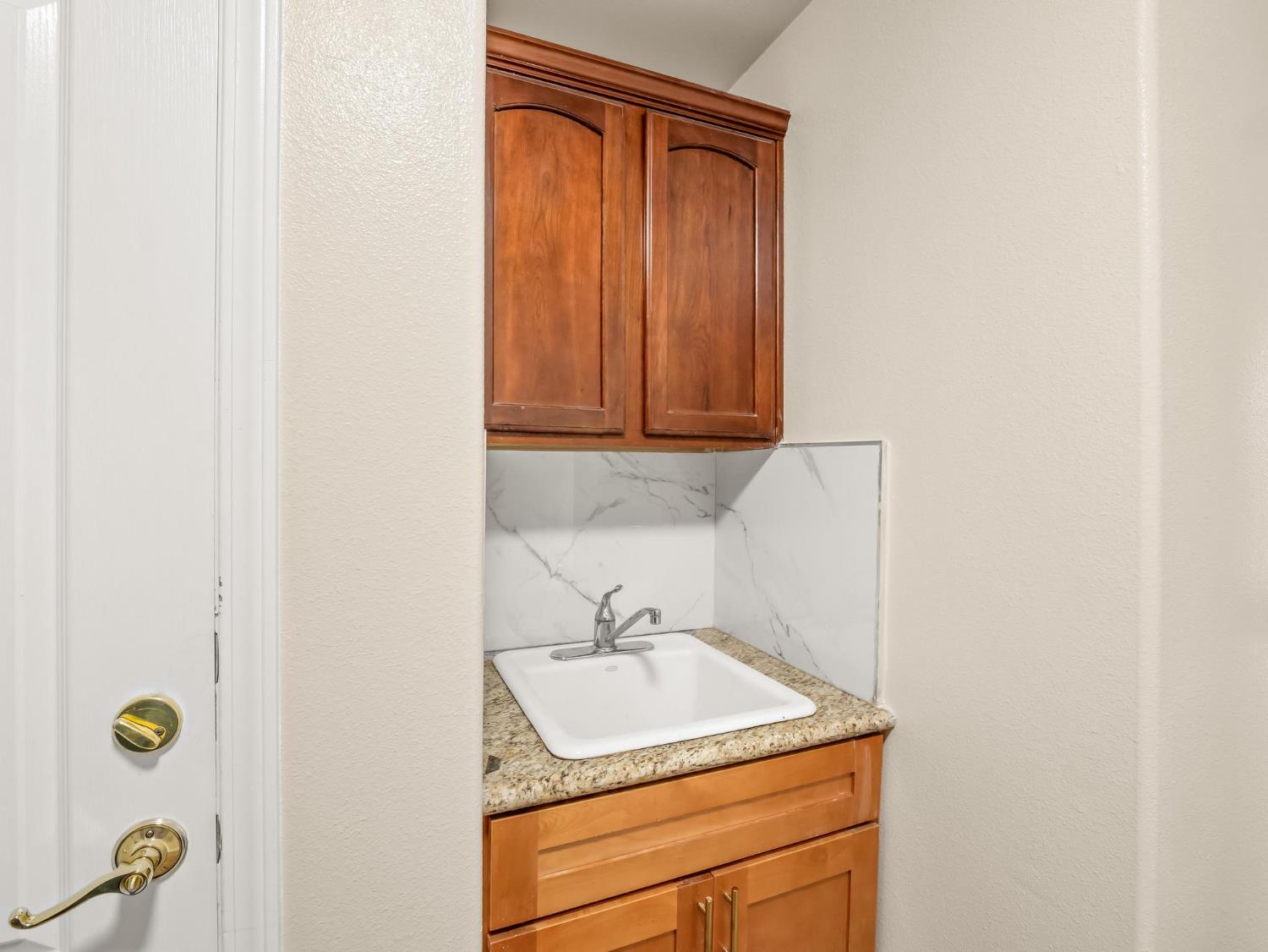 257 S Lead Ave, Fresno, CA 93706