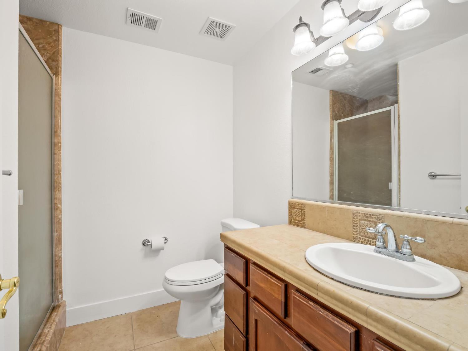 257 S Lead Ave, Fresno, CA 93706