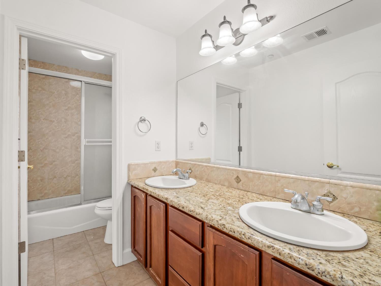 257 S Lead Ave, Fresno, CA 93706