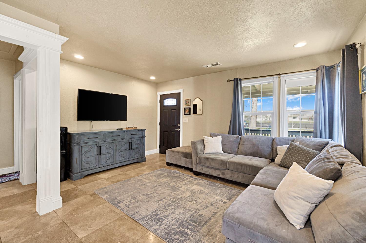 1218 E Garland Ave, Fresno, CA 93704