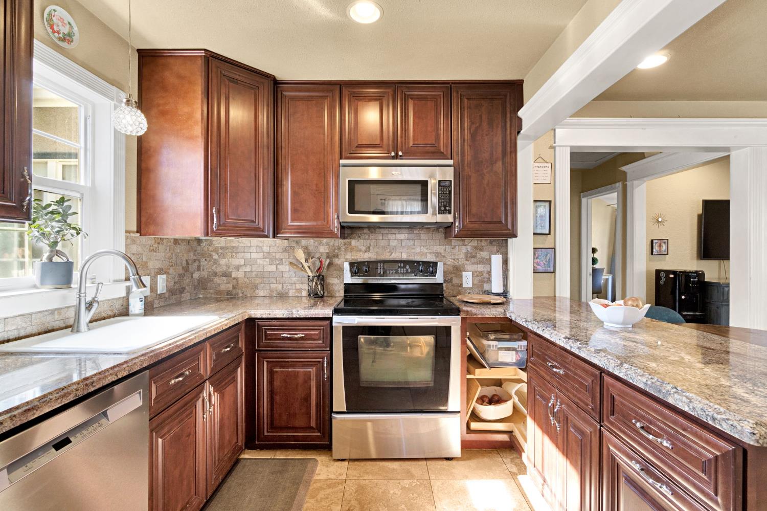 1218 E Garland Ave, Fresno, CA 93704