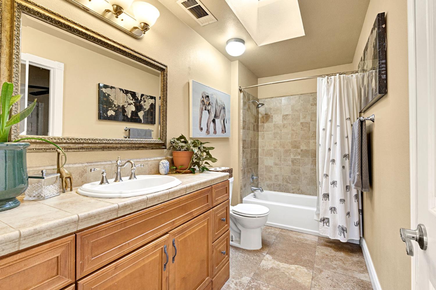 1218 E Garland Ave, Fresno, CA 93704