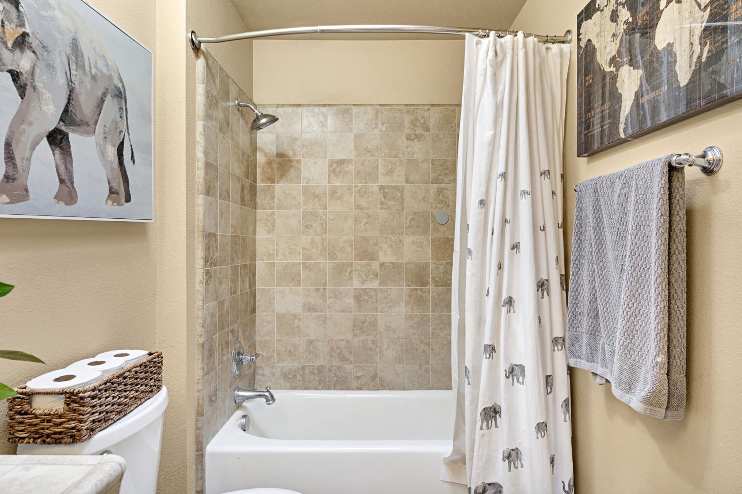 1218 E Garland Ave, Fresno, CA 93704