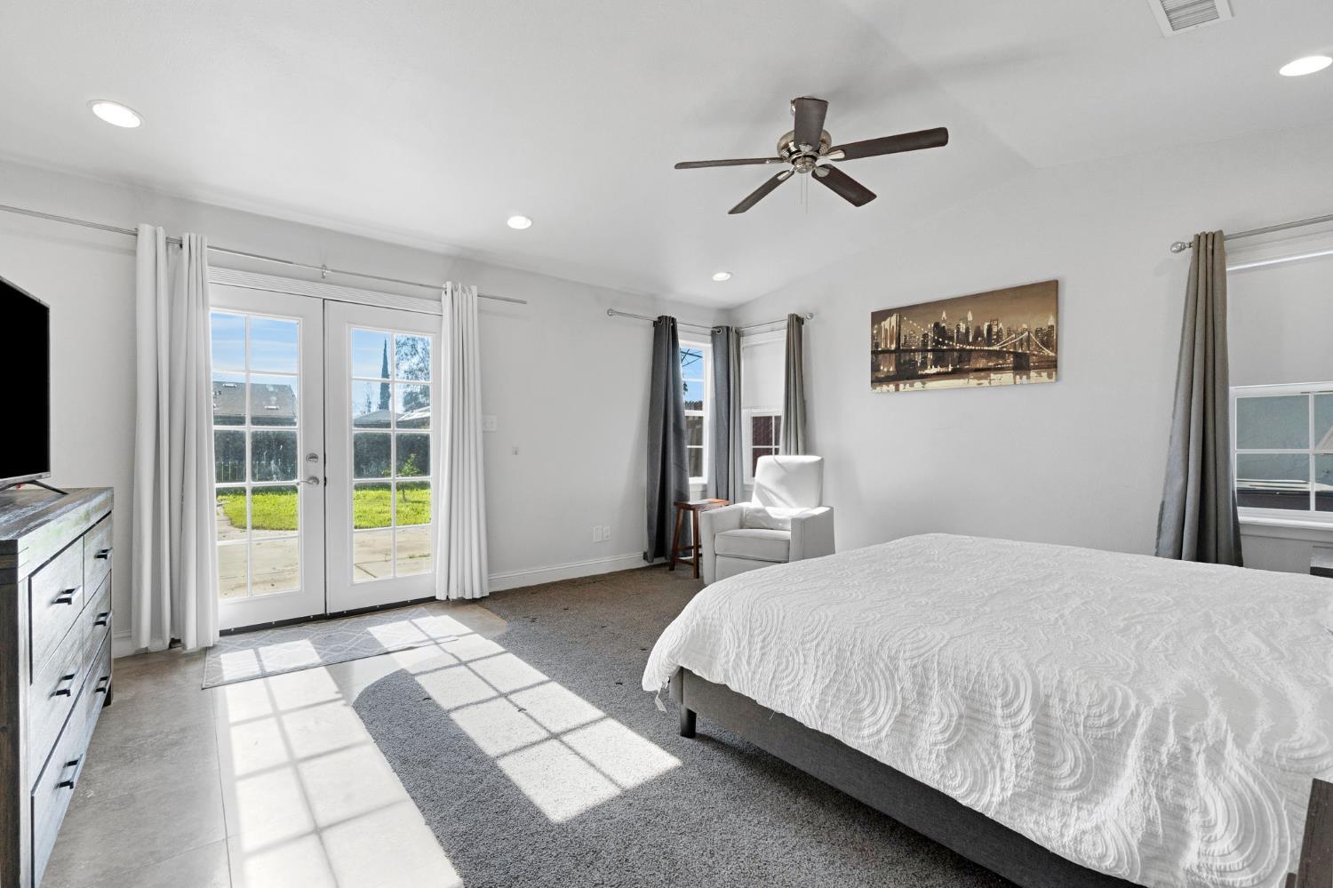 1218 E Garland Ave, Fresno, CA 93704