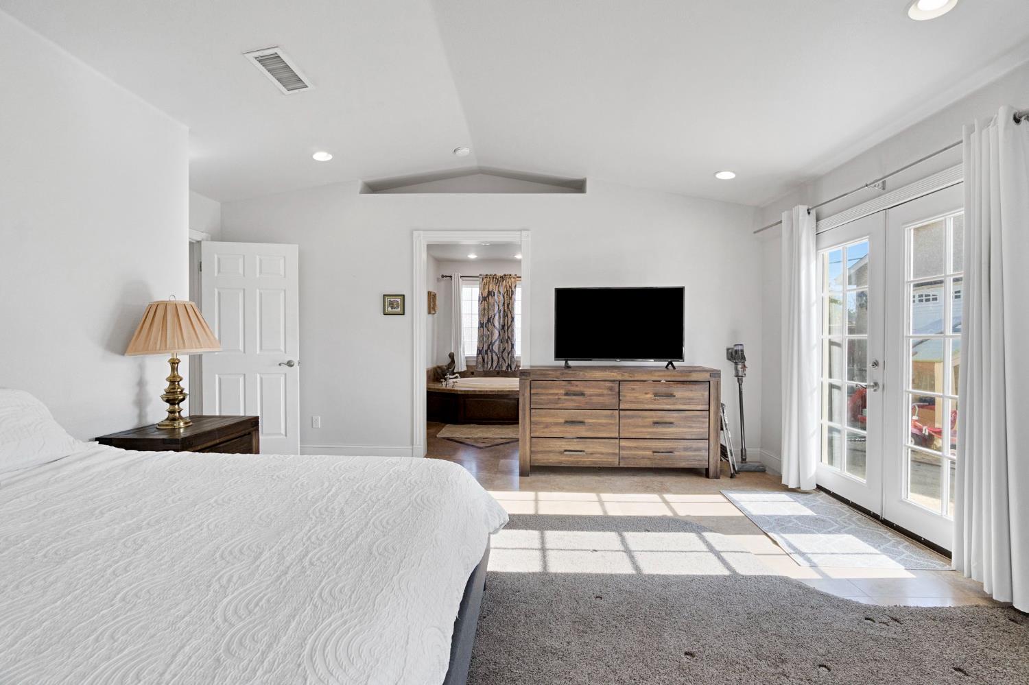 1218 E Garland Ave, Fresno, CA 93704