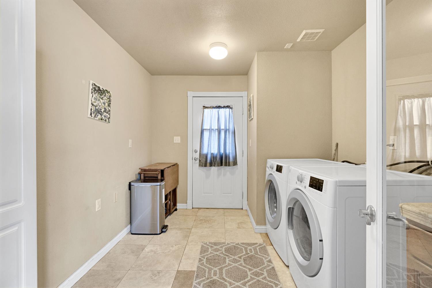 1218 E Garland Ave, Fresno, CA 93704