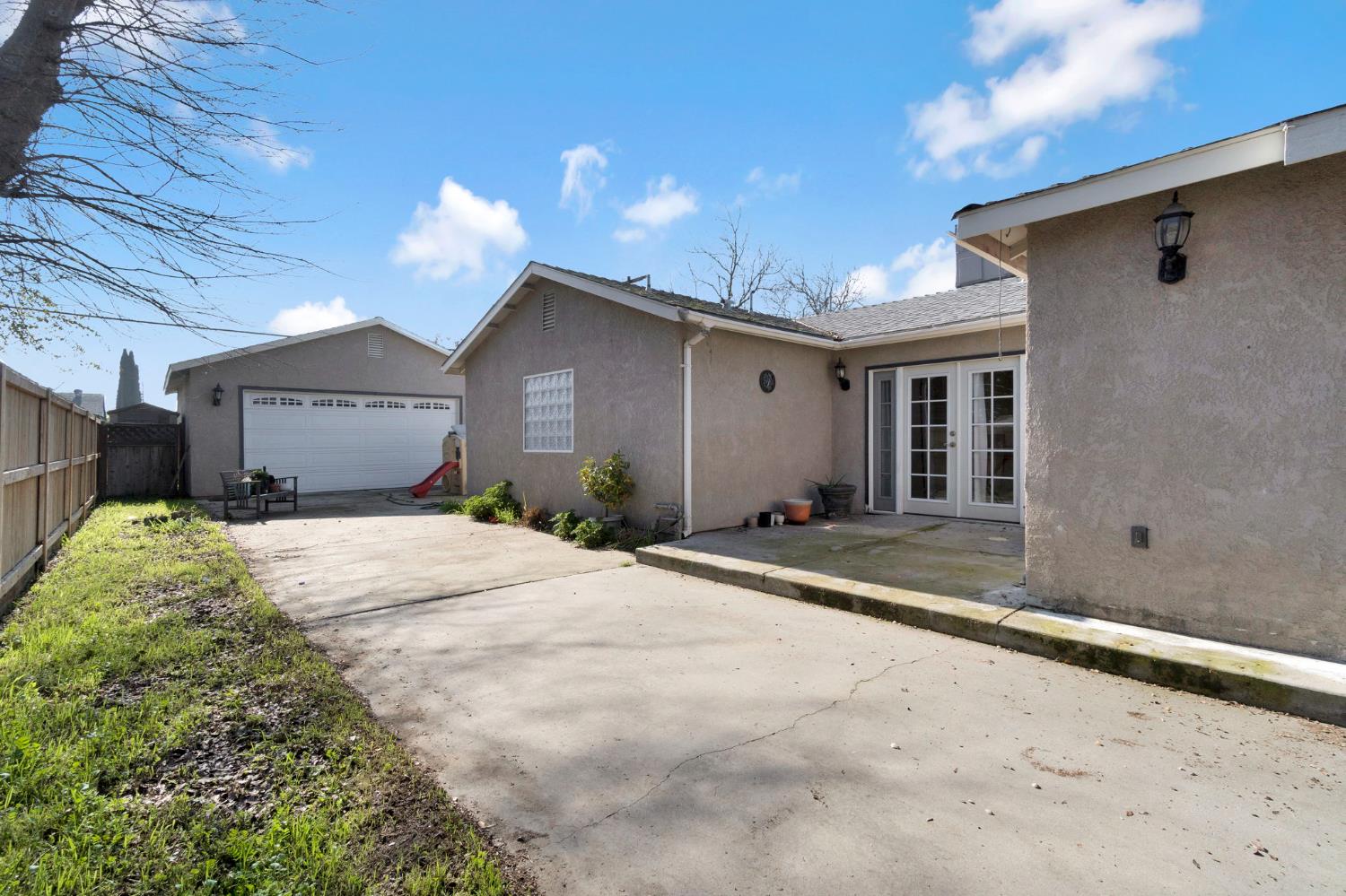 1218 E Garland Ave, Fresno, CA 93704