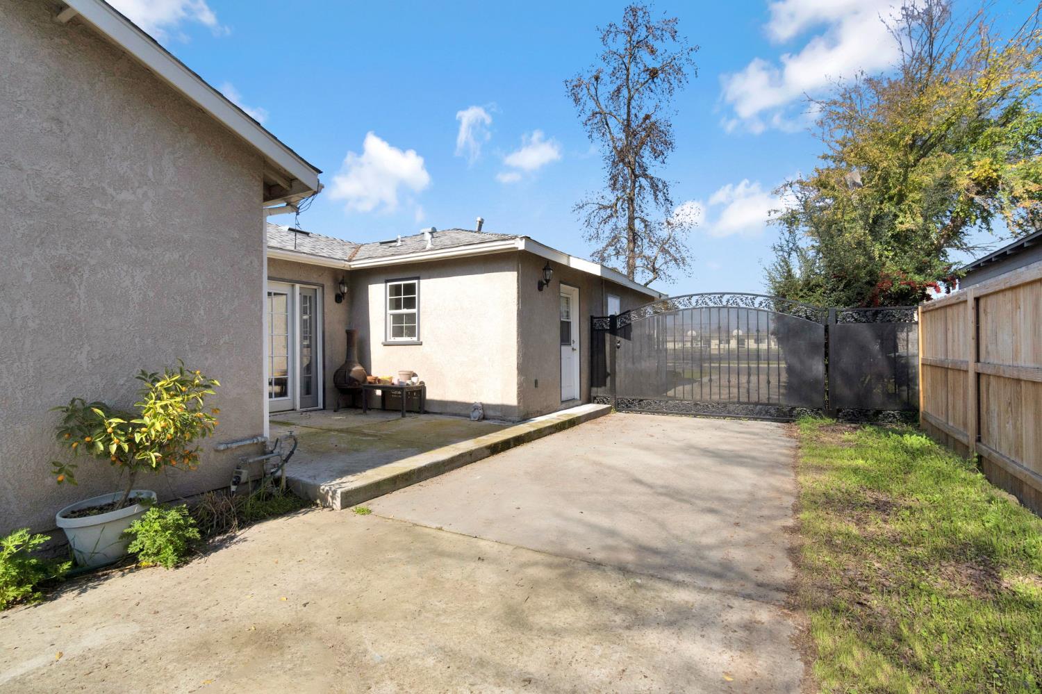 1218 E Garland Ave, Fresno, CA 93704