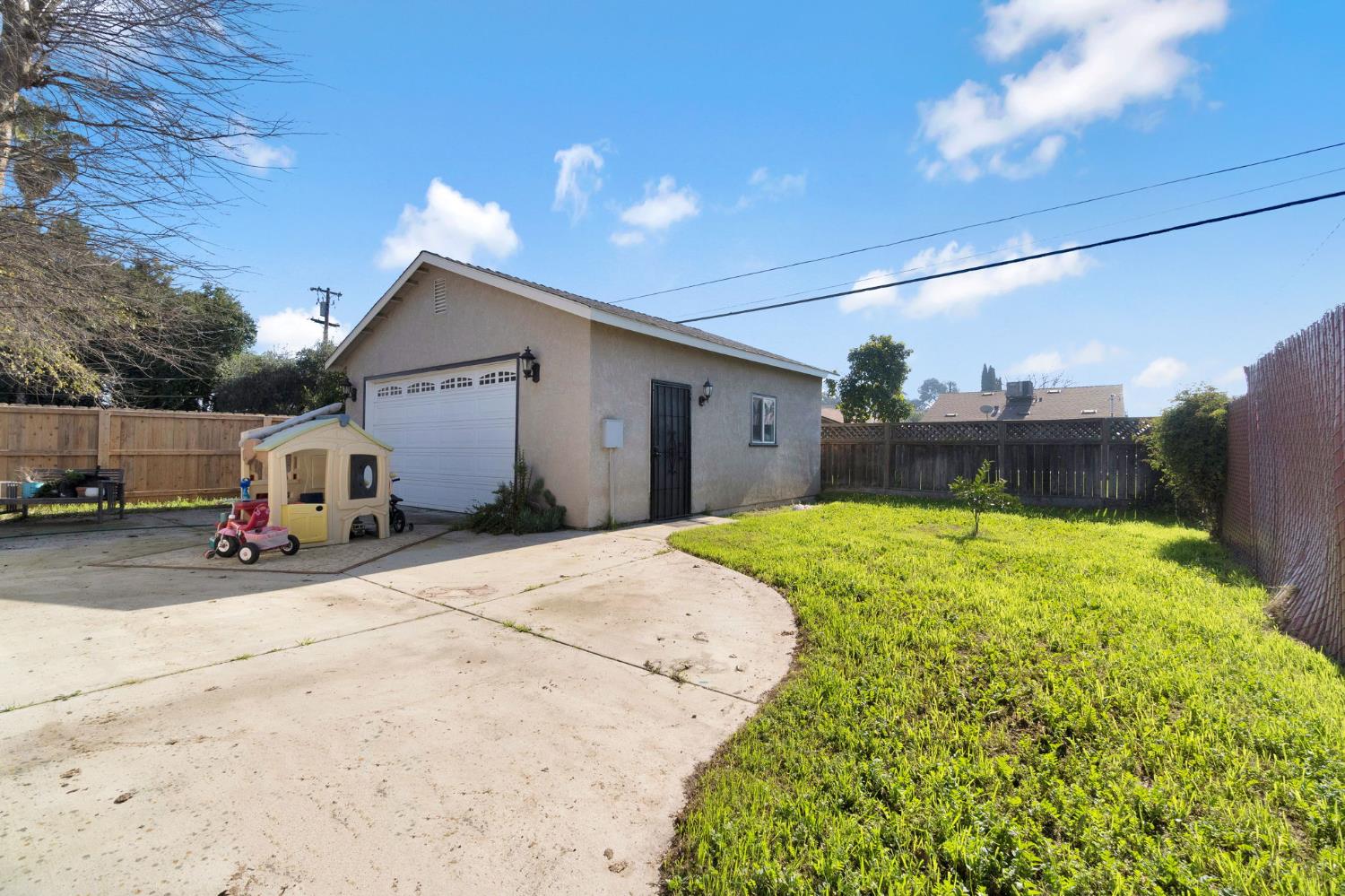 1218 E Garland Ave, Fresno, CA 93704