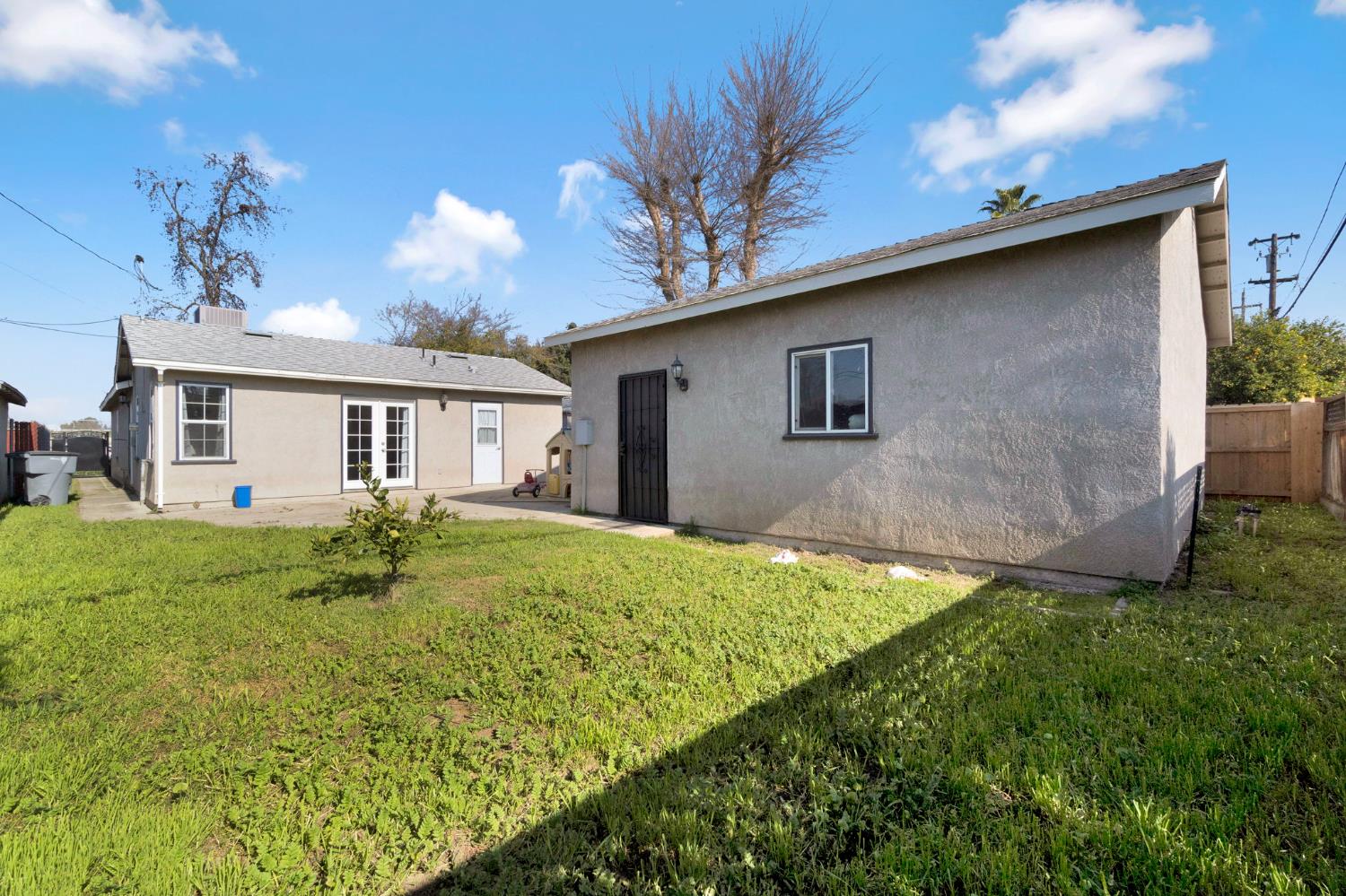 1218 E Garland Ave, Fresno, CA 93704